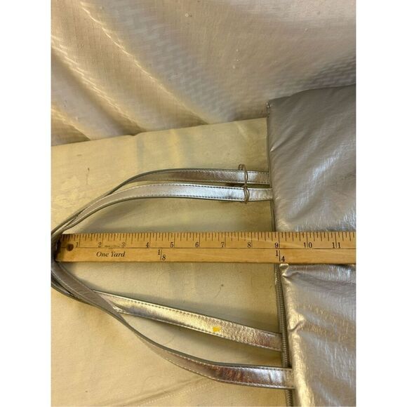 New Day Silver Puffer Zipper bag tote new18x13" - Picture 7 of 8